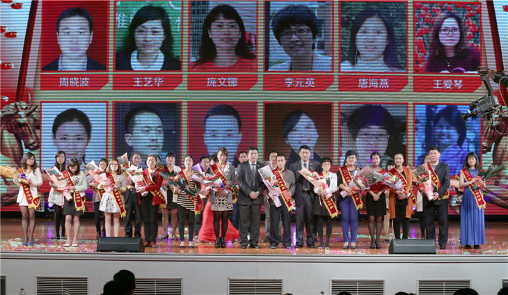 傅總和賓總、曠總聯(lián)袂頒發(fā)“最佳合作獎”